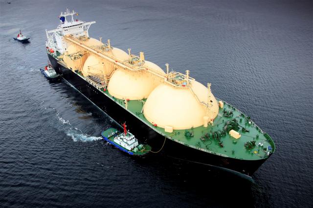 Nobel Discoverer, Shell's drilling vessel